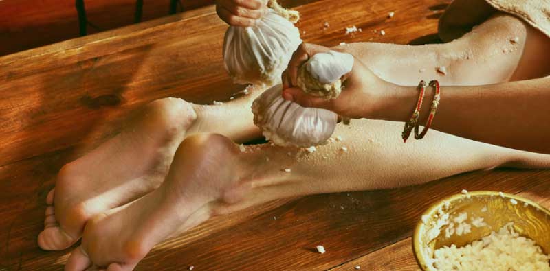 Pinda Swedana (Herbal Bolus Therapy
